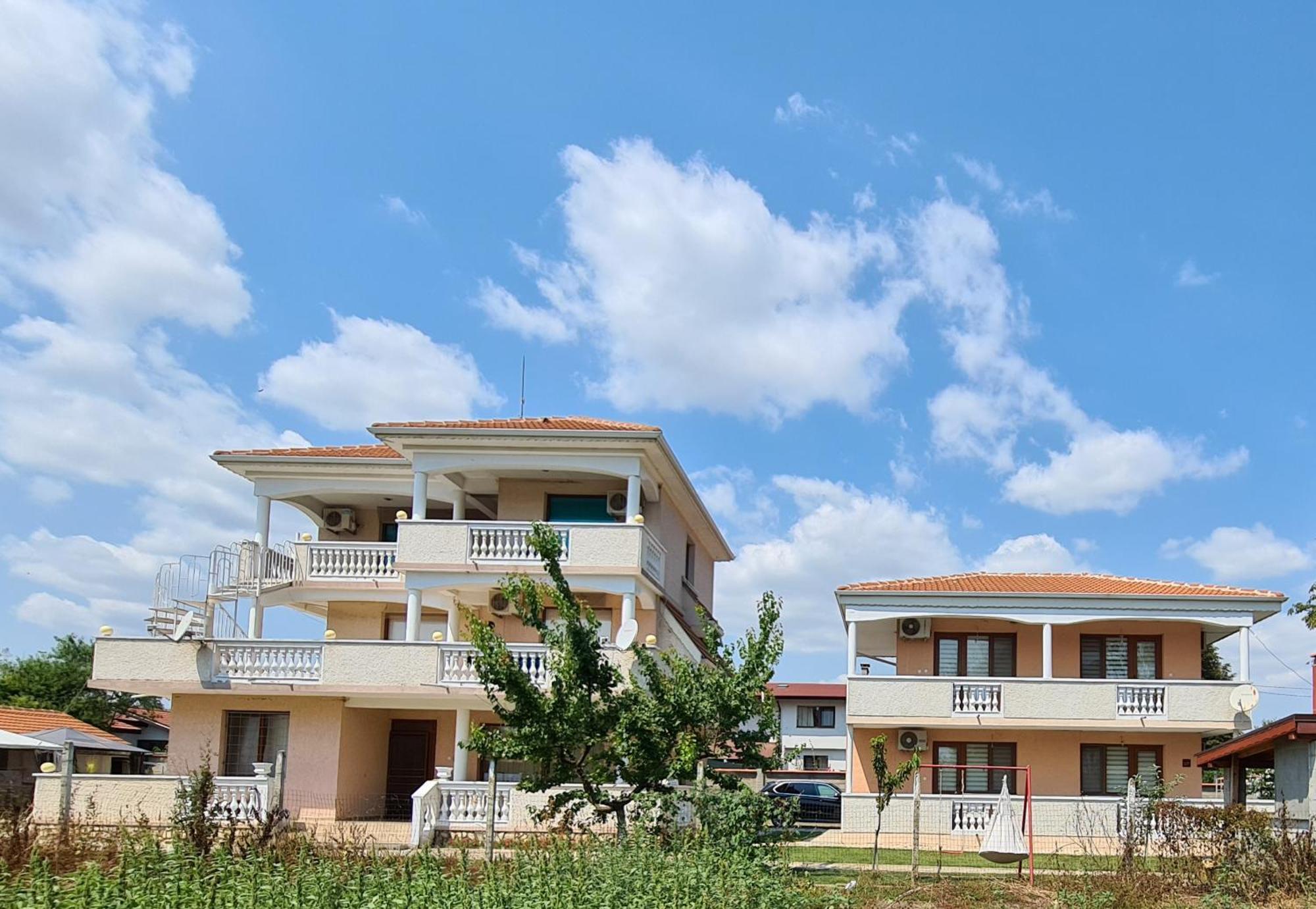 House Varna-1 กราเปตส์ ภายนอก รูปภาพ